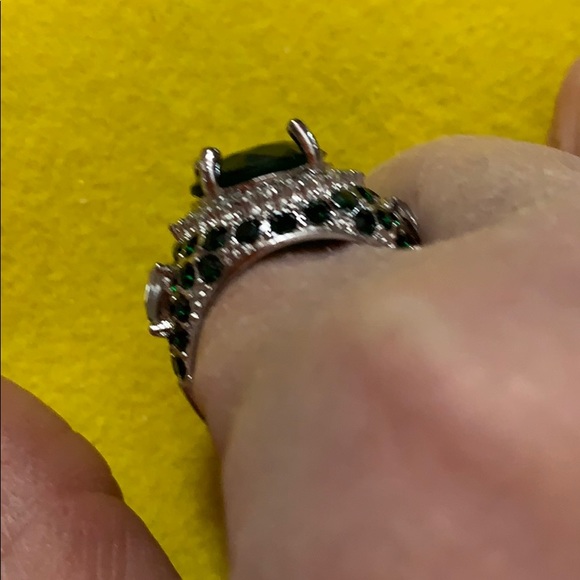 New Emerald Crystal Cocktail rings Sizes 6, 7, 8 - Picture 3 of 4